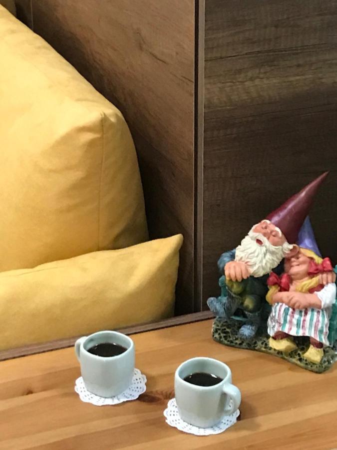 スルモナ Lo Gnomo Bed & Breakfast エクステリア 写真